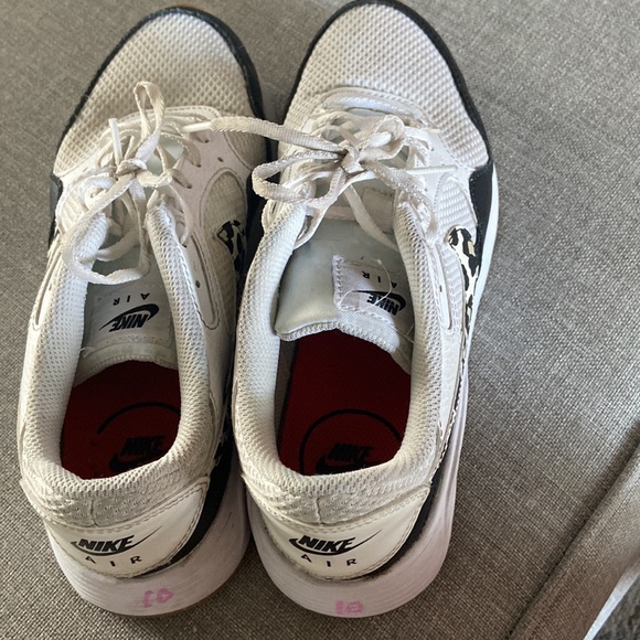 Nike shoes. We’re on display and have 10 written on back - Picture 2 of 5